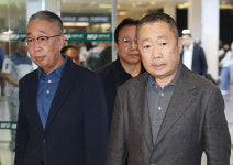 박정원·박지원 네팔 도착…실종 직원 수색·구조 직접 챙긴다