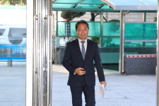 [속보] 김승원, 브로커 양모씨에 “성공한 여성기업가로 친분…친한 후배”