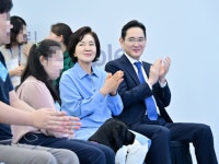 홍라희, 삼성전자 지분 0.11% 이재용 회장에 매각…1.9조 장외거래