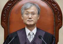 與 “조 대법원장, 국감 증인 출석 요구 불응…국회법 위반”