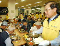 현대건설 노인들에 ‘사랑의 점심’