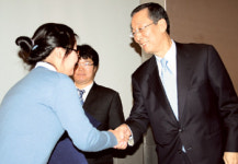 두을재단，장학증서 수여