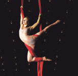 ‘퀴담’ 추억과 희망을 노래하다