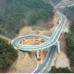 도로가 ‘롤러코스터’ 처럼 생겼네