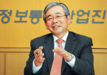 정경원 정보통신산업진흥원장 “주력산업에 IT 접목.. 제2의 IT 전성기 만들것”