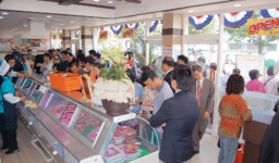 “변두리 마을을 테마파크로” .. 거품 뺀 한우의 힘