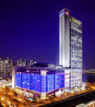 강변 테크노마트, 외벽에 대형 LED 점등