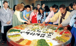 “비빔밥 신기해요..”