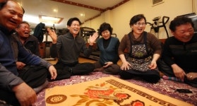 김문수,  최북단 대성동마을서 주민과 1박2일