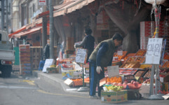 치솟는 물가에 한산한 시장