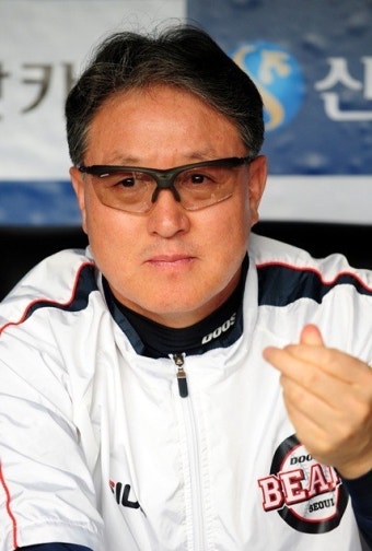 두산, 김경문 사퇴 충격...후임 김광수 수석코치 임명