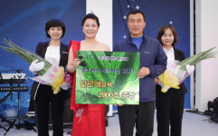 김정문 알로에 신안 증도에 알로에묘묙 2000주 증정