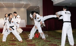 [포토] K TIGERS 멋진 시범 보여드릴께요~