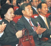 ‘동곡상’ 32년 만에 부활.. 김준기 동부 회장 “감격”