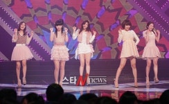 [포토] C-REAL 깜찍한 데뷔무대