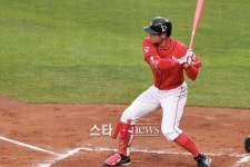 '플레이오프5차전' SK, 롯데에 2-1 역전