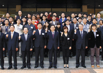 김황식 총리 청년창업사관학교 방문