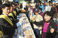 “맛있는 단감 드세요”