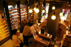 “외국 관광객들에 ‘안경은 남대문’알립니다”