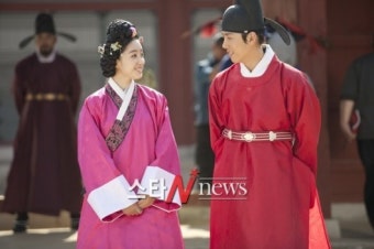 ‘인수대비’ 함은정-백성현, 뜨거운 눈빛 교환 ‘심상치않아’