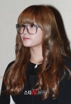 [포토] 송지은 똘똘이 안경이 포인트?