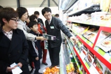 (르포)앞서가는 편의점 트렌드 한마당.. 훼미리마트 전시회에 가다