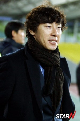 [포토] 경기전 여유가 보이는 성남 일화 신태용 감독