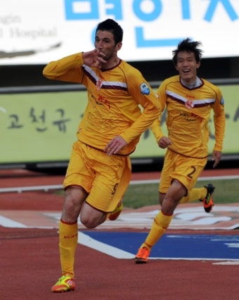 '복이 극적 만회골' 광주, 강원과 1-1 무승부
