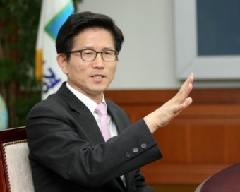 김문수 대선 출마 의도 미정, 보수 진영에서 유력한 후보 꼽혀