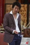 ‘도둑들’ 김윤석, ‘마카오박’ 변신 ‘타짜-완득이 흥행 잇는다’