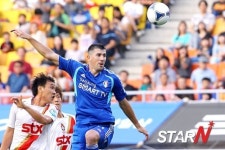 [포토] 수원 스테보 이것은 흡사 소림축구?