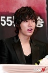 [포토] 이민호 귀여움 넘치는 혀빼꼼