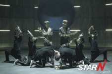 동방신기 ‘캐치미’, 거울-헐크..강렬 퍼포먼스로 ‘시선압도’