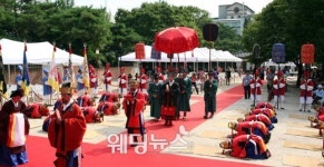 운현궁에서 고종황제와 명성황후 가례 재현