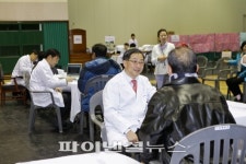 힘찬병원, 6~7일 제주시에서 지역 주민에게 의료봉사