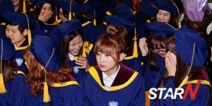 [포토] 포미닛 권소현 학생들 사이에서도 빛이 나네~