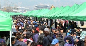 주말 맞아 희망나눔 가게에 몰린 시민들