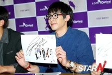 [포토] 2PM 닉쿤 안경과 어울리는 액세서리가 눈에 띄네