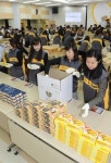 국민銀 ‘행복을 전하는 희망상자’ 제작 행사
