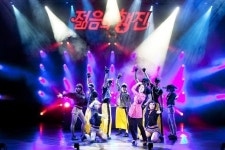 옛 추억과 어우러지는 8090 콘서트의 향연! 뮤지컬 ‘젊음의 행진’