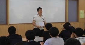 대전 김한섭, 은어송중학교서 ‘열정, 고난, 성숙의 단계’ 강연