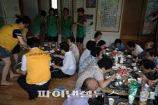 화성산업, 대구서 말복맞이 삼계탕 나눔 봉사