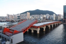 47년만에 들어올리는 영도다리.. 되살아나는 추억