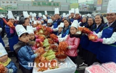 농협유통 사랑의 김치 담그기