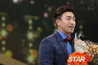 [포토] 롯데 손아섭 '3년 연속 골든글러브 수상'