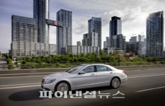 벤츠 더 뉴 S-클래스, 골든 스티어링 휠·오토 트로피  수상