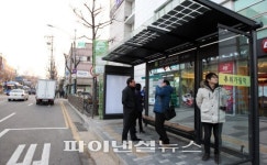 서울 동작구, 버스정류장 추위 가림막 설치 ‘호응’