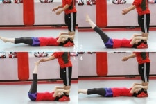 파트너와 함께 하는 복근 강화 운동