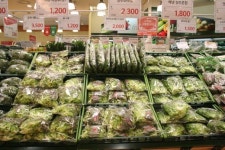 [대형마트 의무휴업 2년] (중) “하루 지난 채소, 누가 살까요” ..농민들 ‘눈물의 떨이’