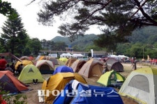 각양각색 텐트로 가득한 BMW모토라드 캠핑투어